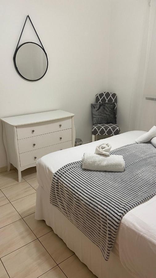 1 Bedroom Garden Flat, Sleeps 4 *