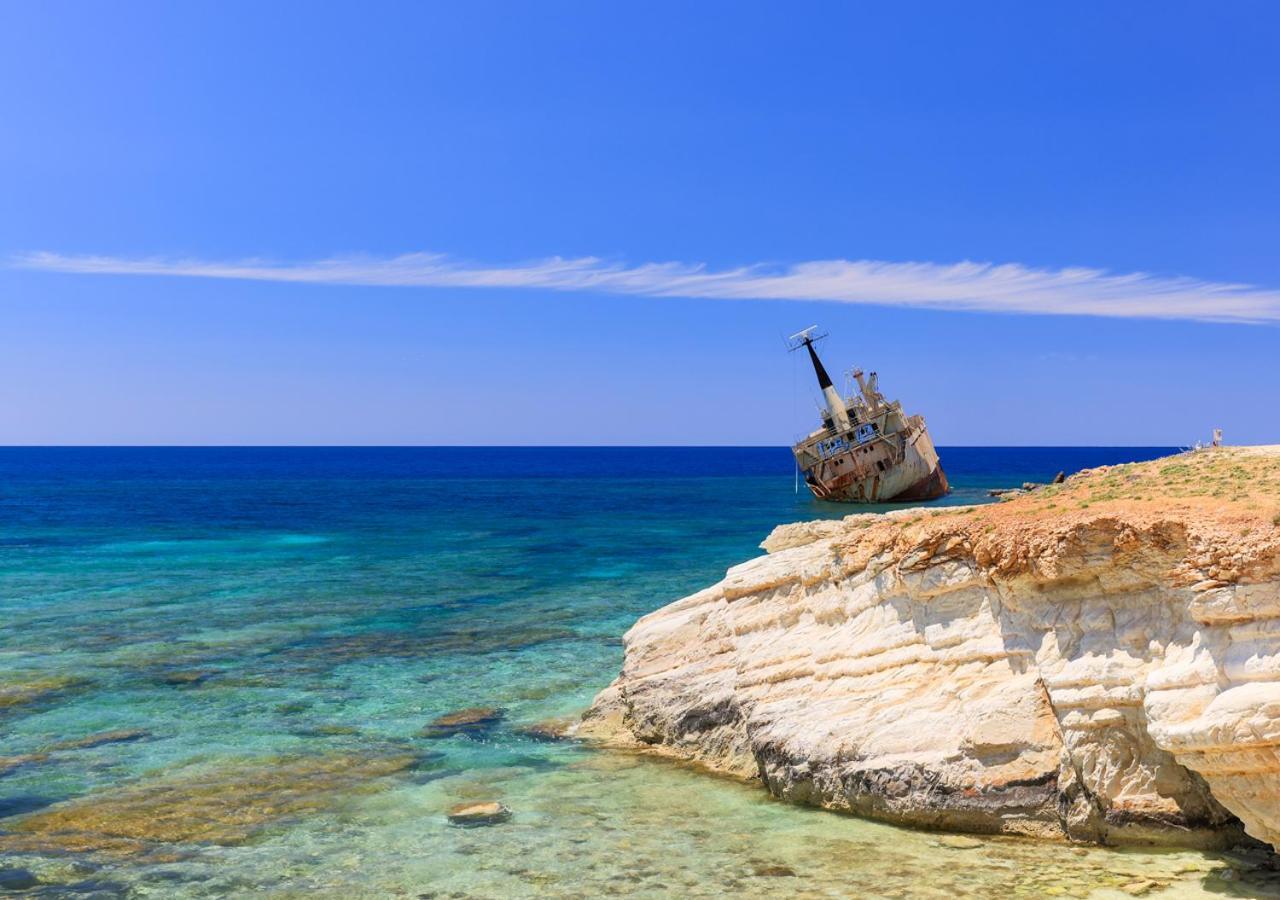 105 Kings Palace - Fabulous 2 Bed, 2 Bath, Large Patio With Garden - Sea Views * Paphos