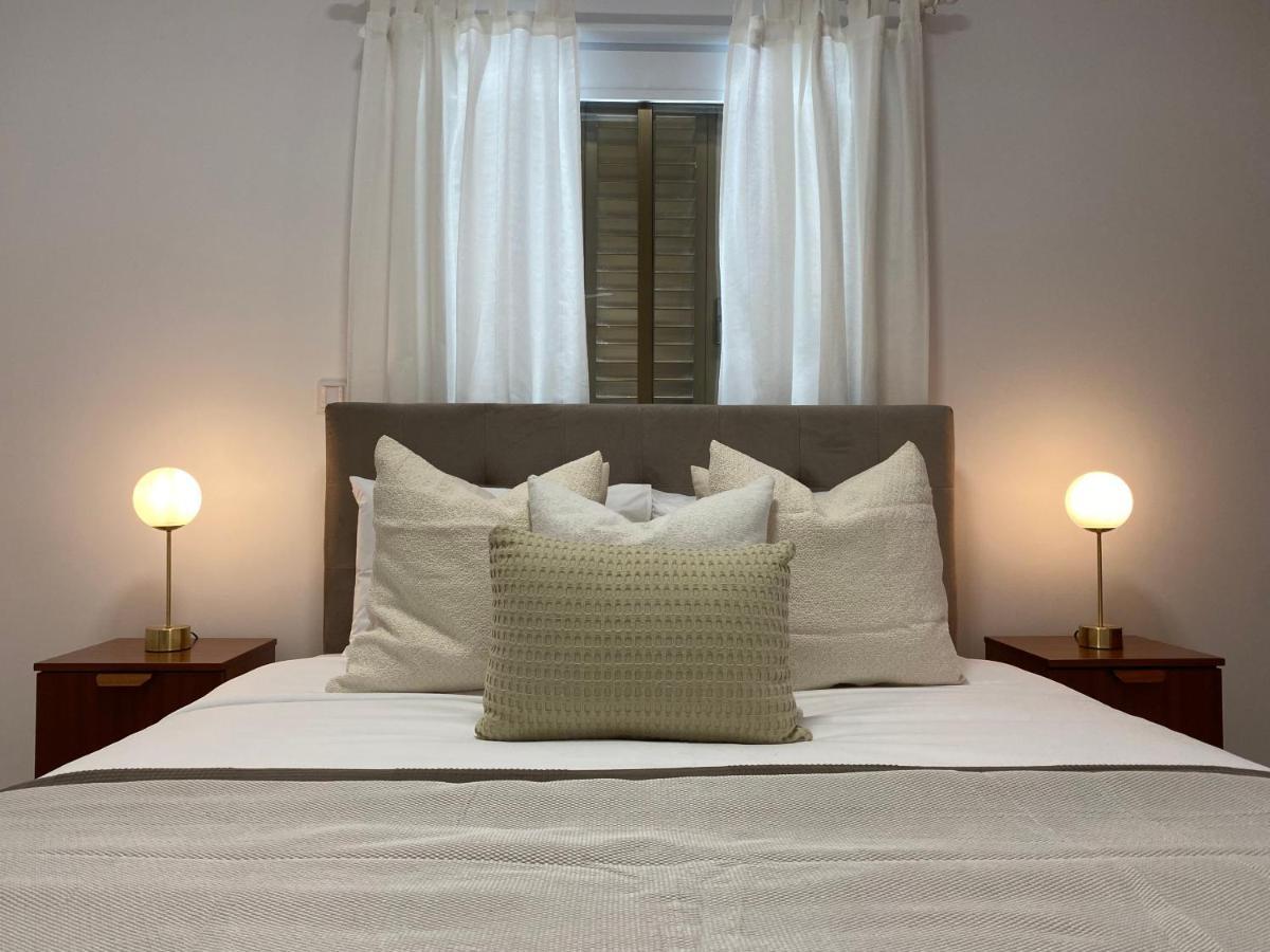 Phaedrus Living: View Luxury Flat Androcleous Apartment