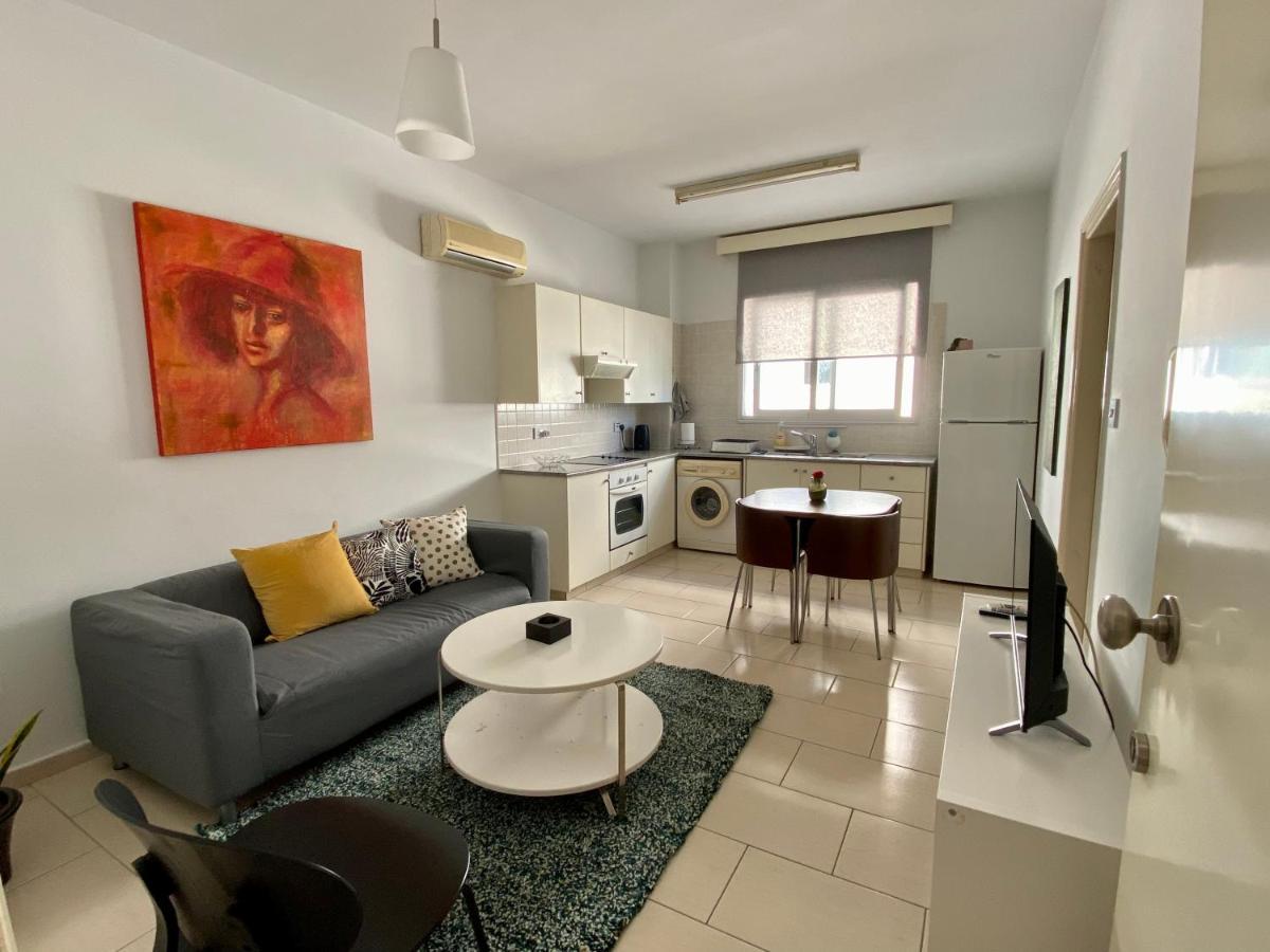 Cosy One Bedroom In Apartment *