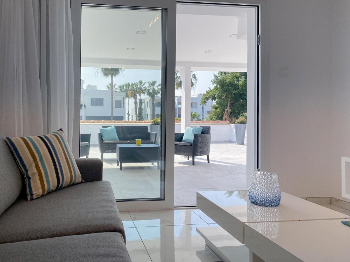 Apartment Phaedrus Living: Luxury Flat Semeli