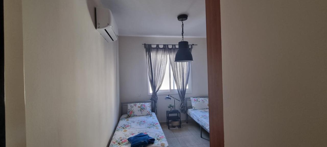 Apartment Ancient - Cozy Place Next To The Sea, Marina, Historical Sites, Buses, Mall, And Market *