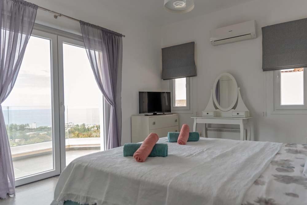 Amazing With Panoramic Sea View *