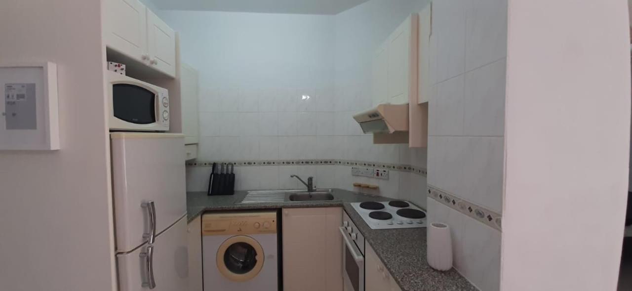 Limnaria Gardens - Superb Modern 1 Bed With Pool Views Paphos