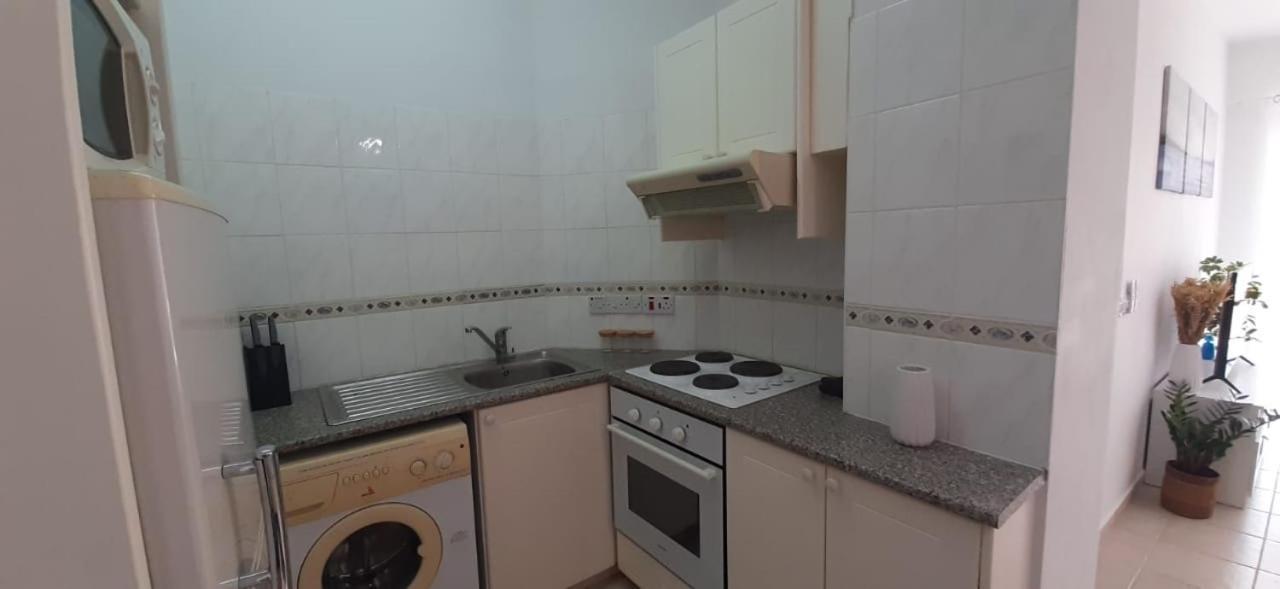 Limnaria Gardens - Superb Modern 1 Bed With Pool Views