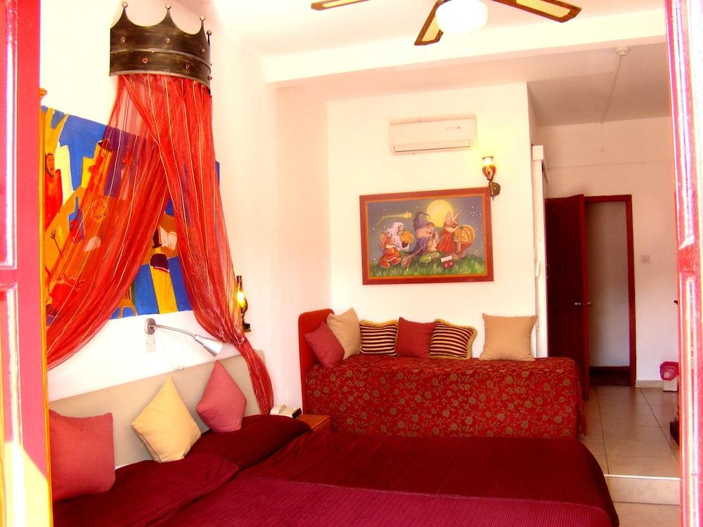 Kiniras Traditional & Restaurant Hotel 3*