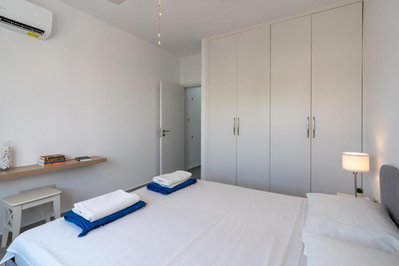 Seaview At Harbour Apartment Paphos