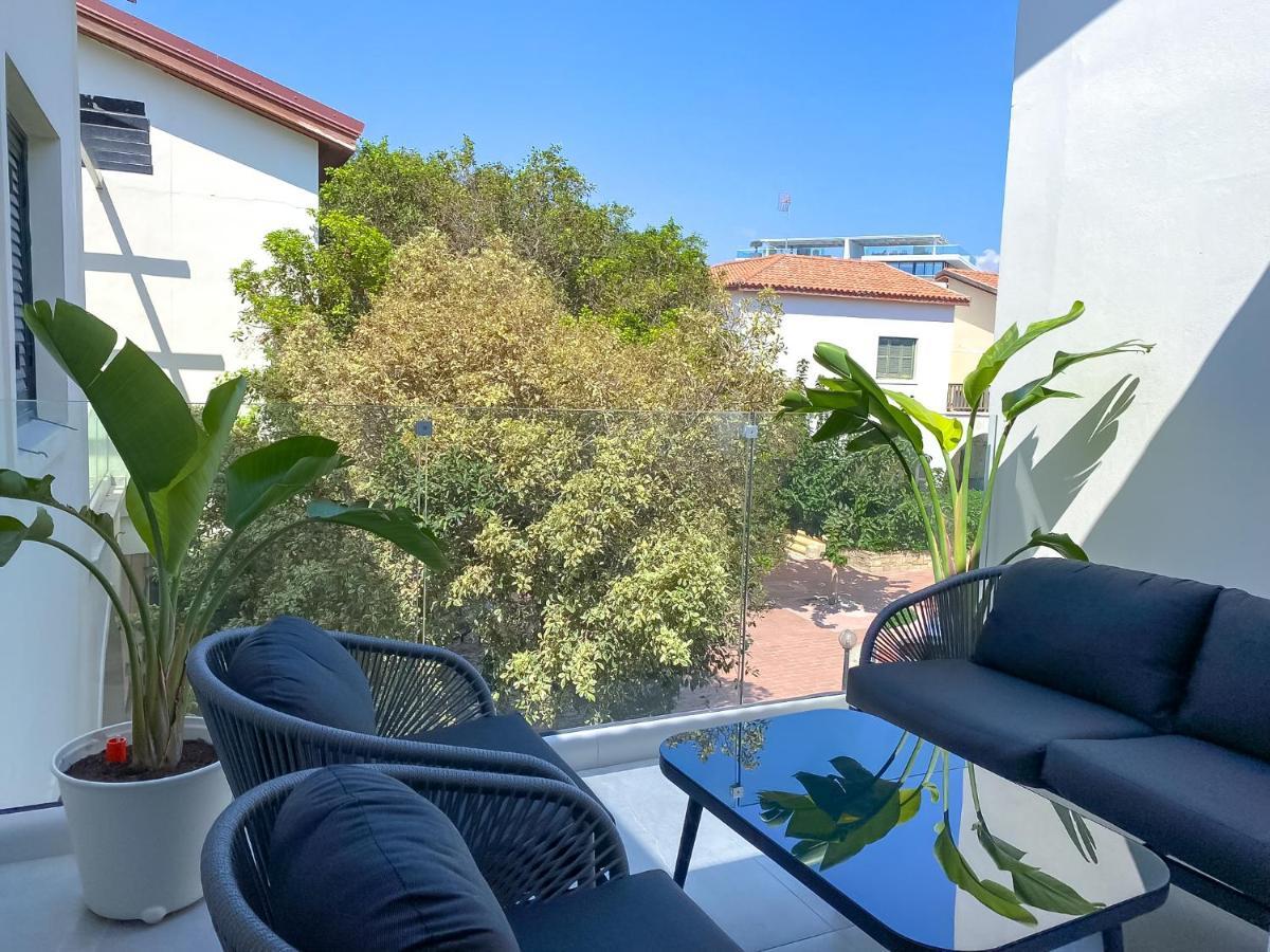 Phaedrus Living Limnaria Luxury Flat Vine 121