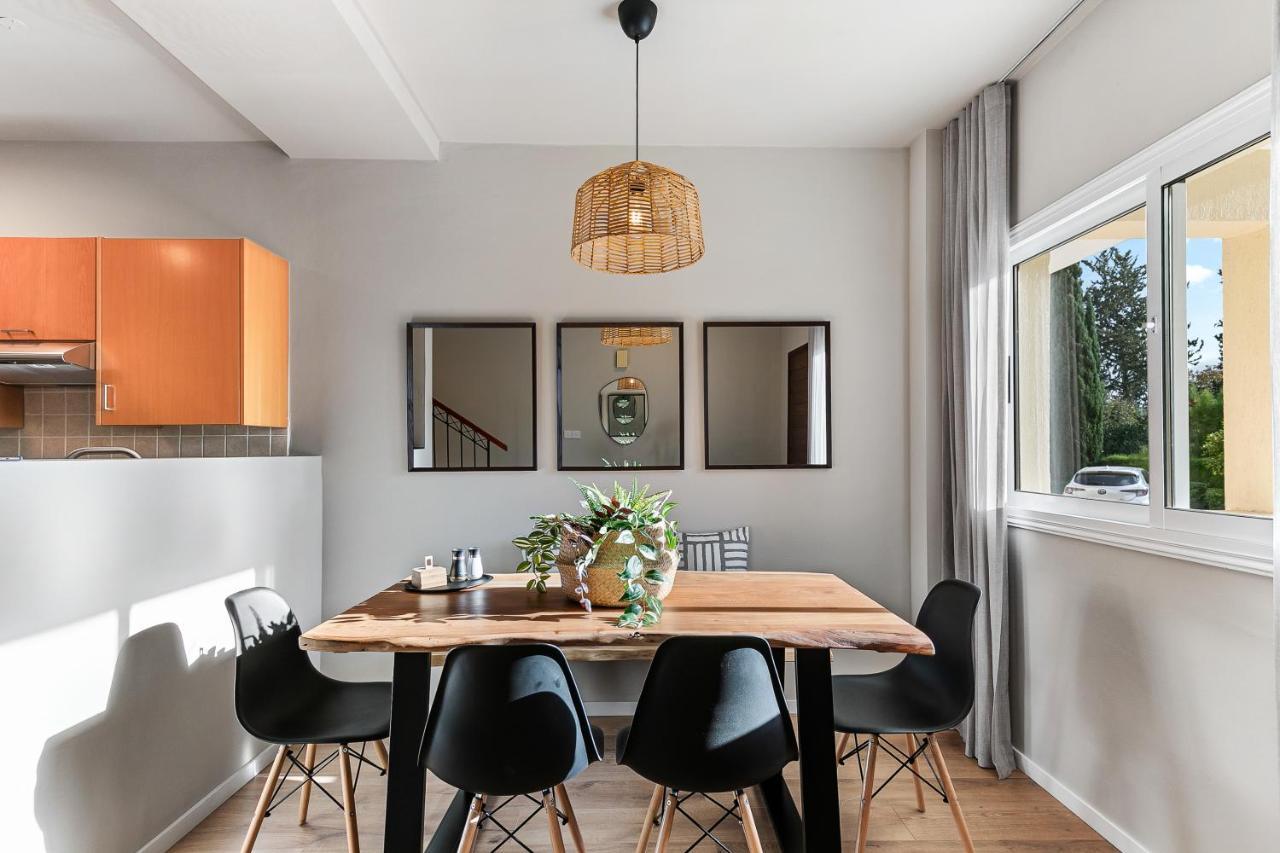 Phaedrus Living Modern Heights Luxury Townhouse *