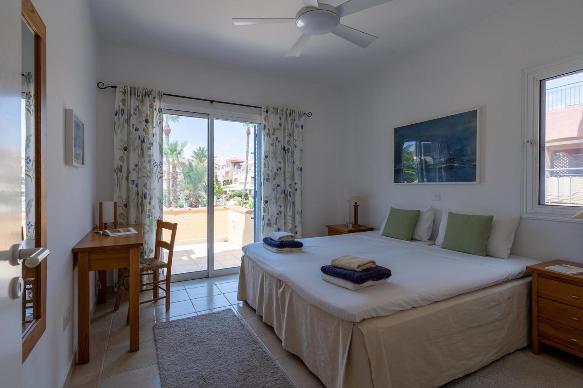 Tropical Paradise In Harbour Paphos, & Close To Apartment