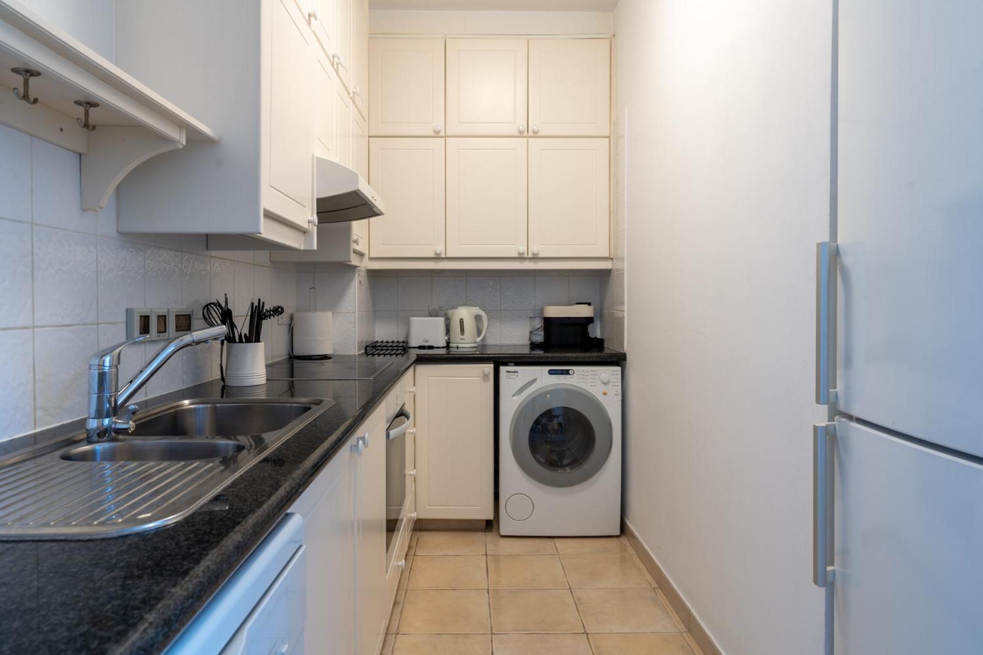 Apartment Tropical Paradise In Harbour Paphos, & Close To Paphos