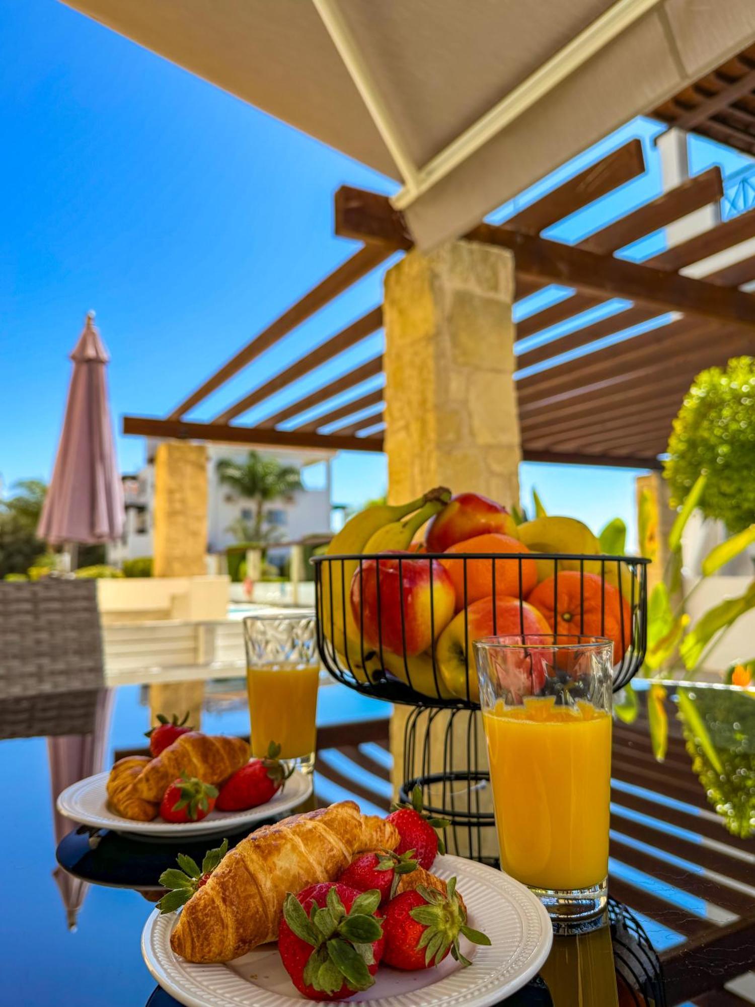 Modern 2Br Apartment With Pool, Veranda & Garden In Paphos Apartment Paphos