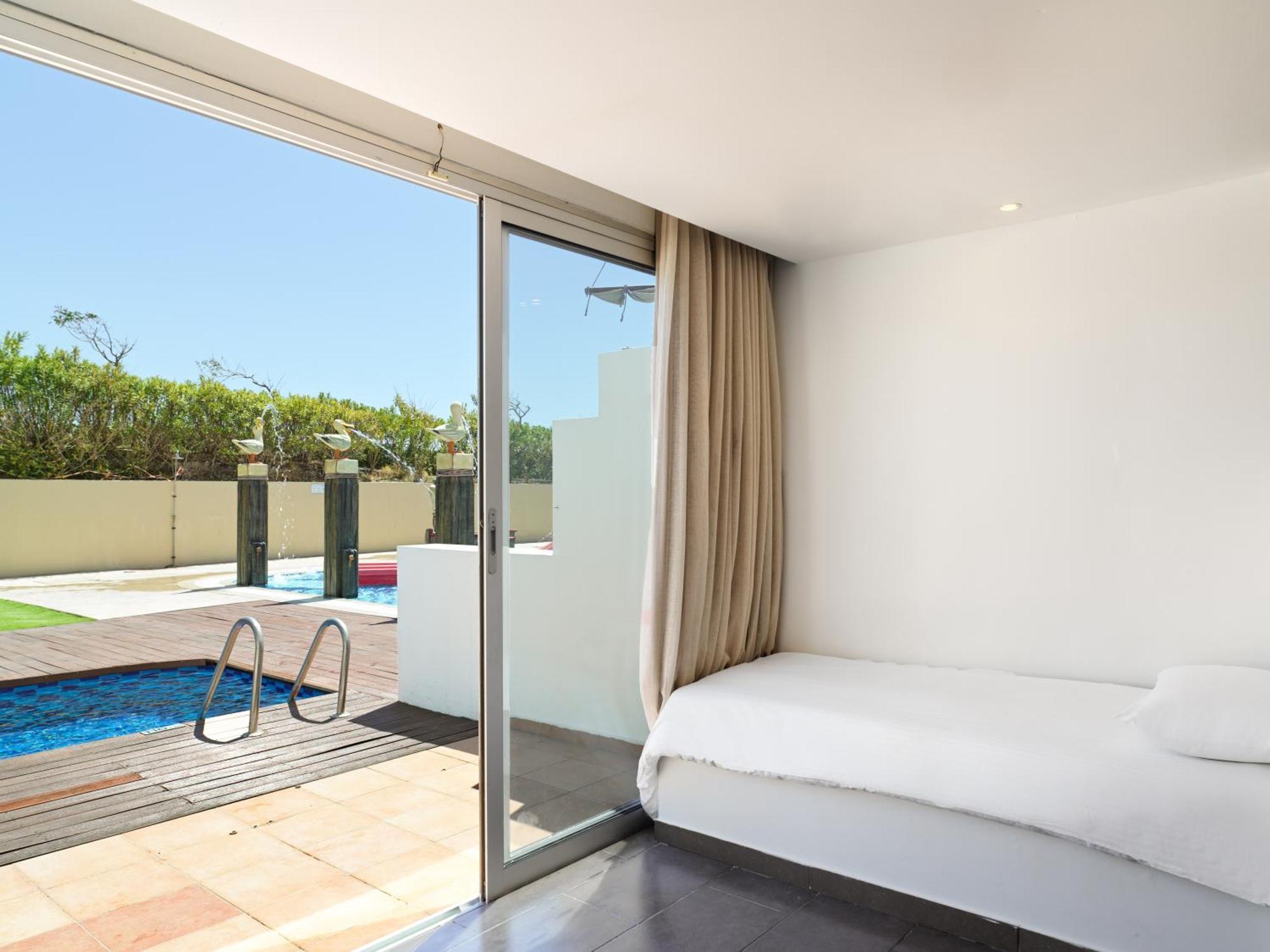Leonardo Cypria Bay Hotel 4*