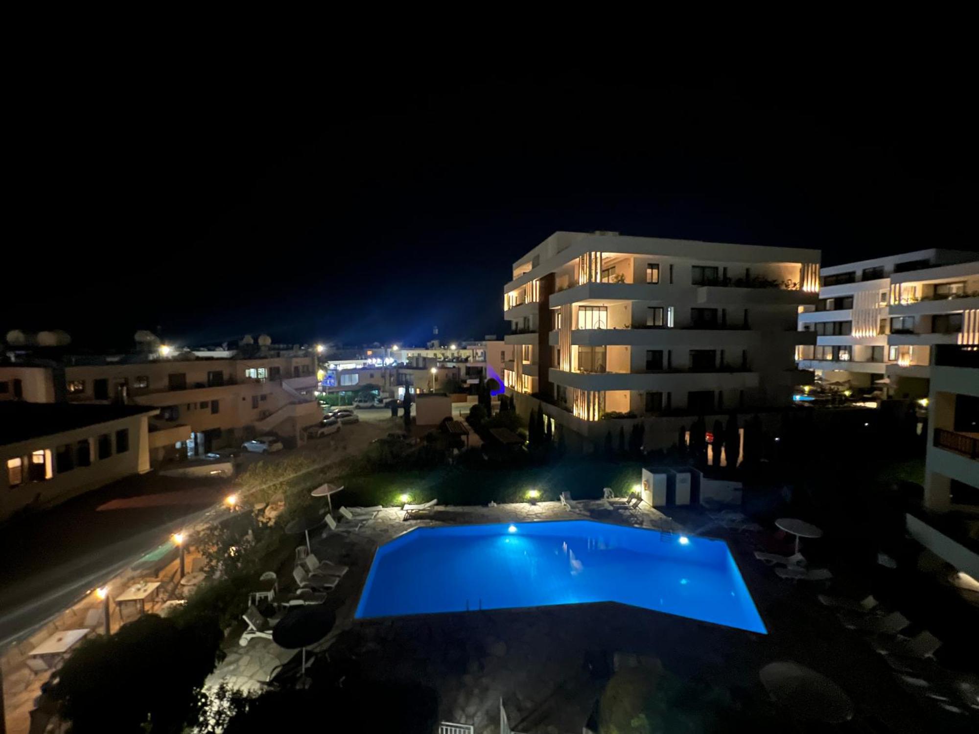 Apartment 1st Class Location With Sea&pool View Paphos