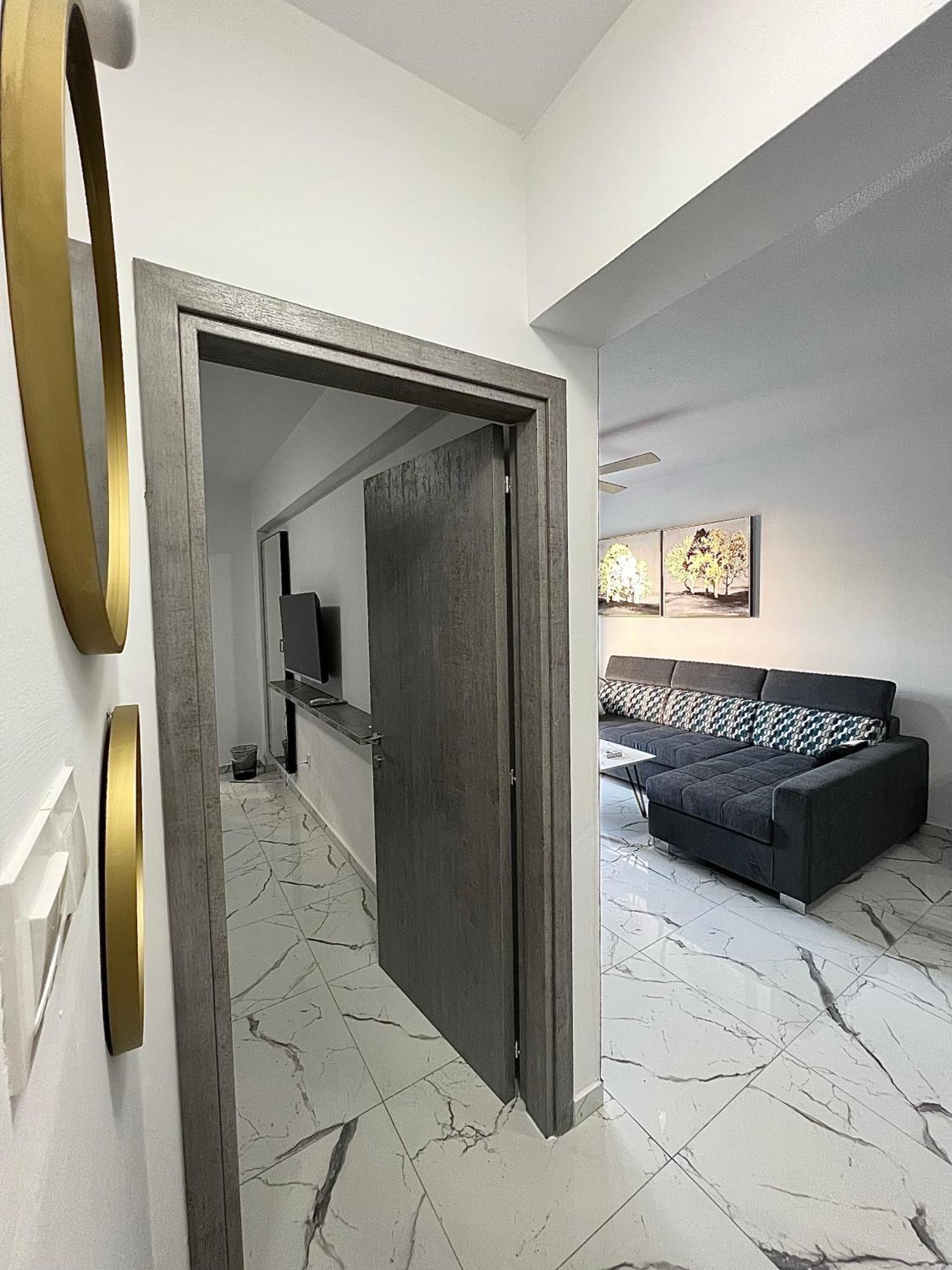A5 Luxe Oasis Retreat - 3 Minute Drive To Apartment Paphos