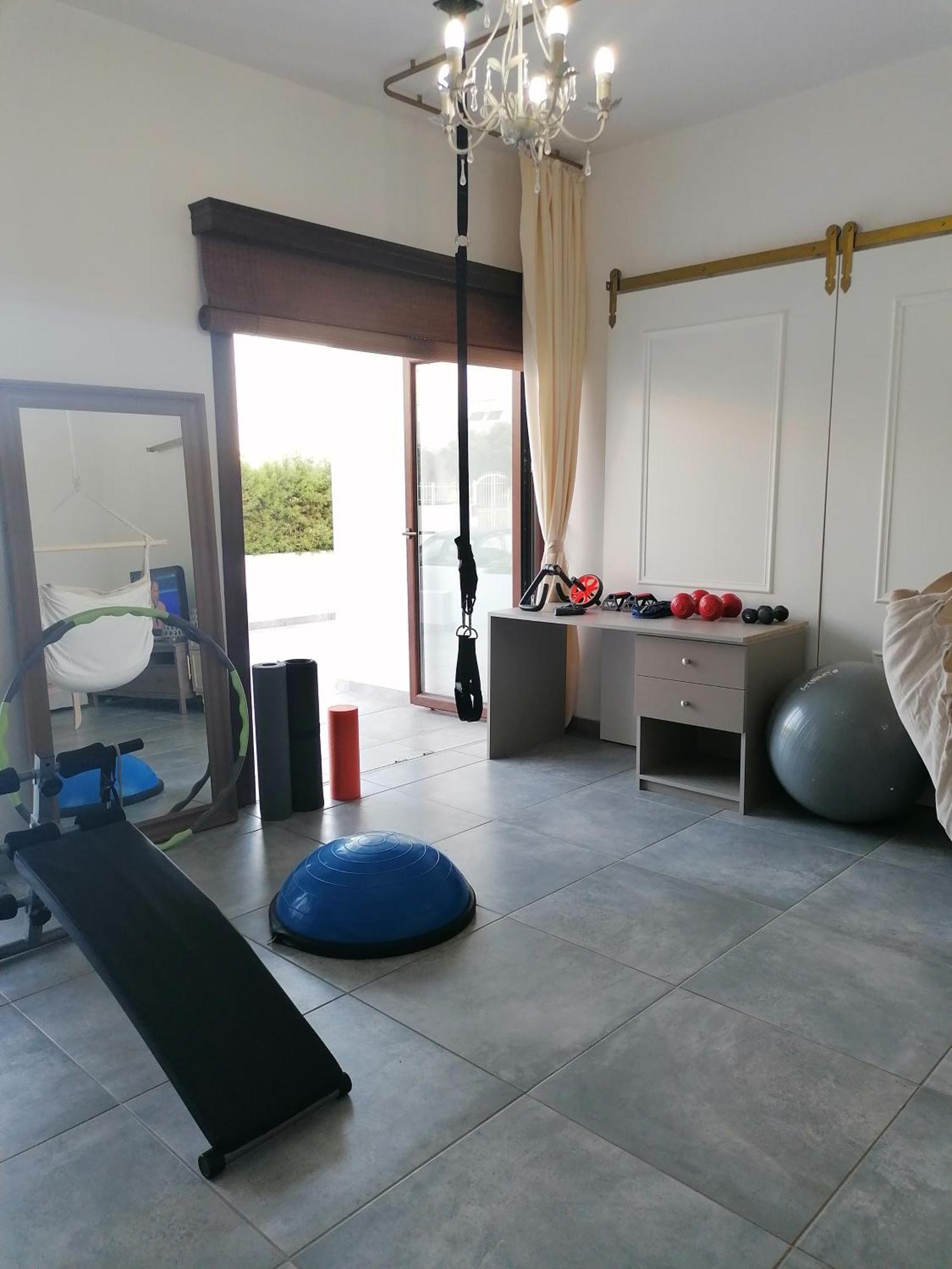 Homestay The Host - Women And Couples Only Paphos