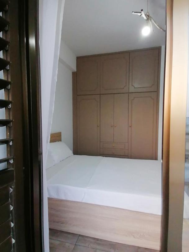 Homestay The Host - Women And Couples Only