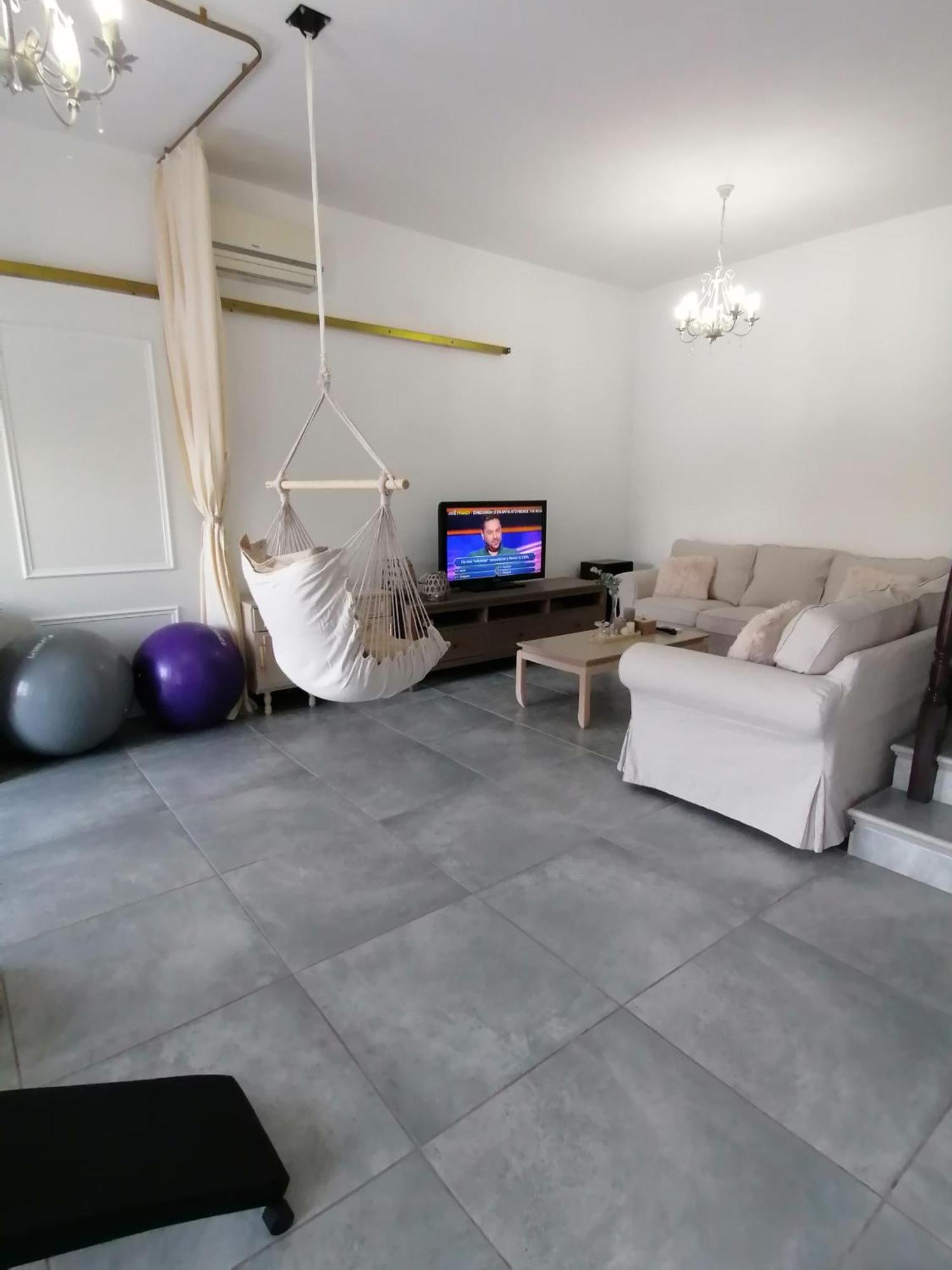 The Host - Women And Couples Only Homestay Paphos