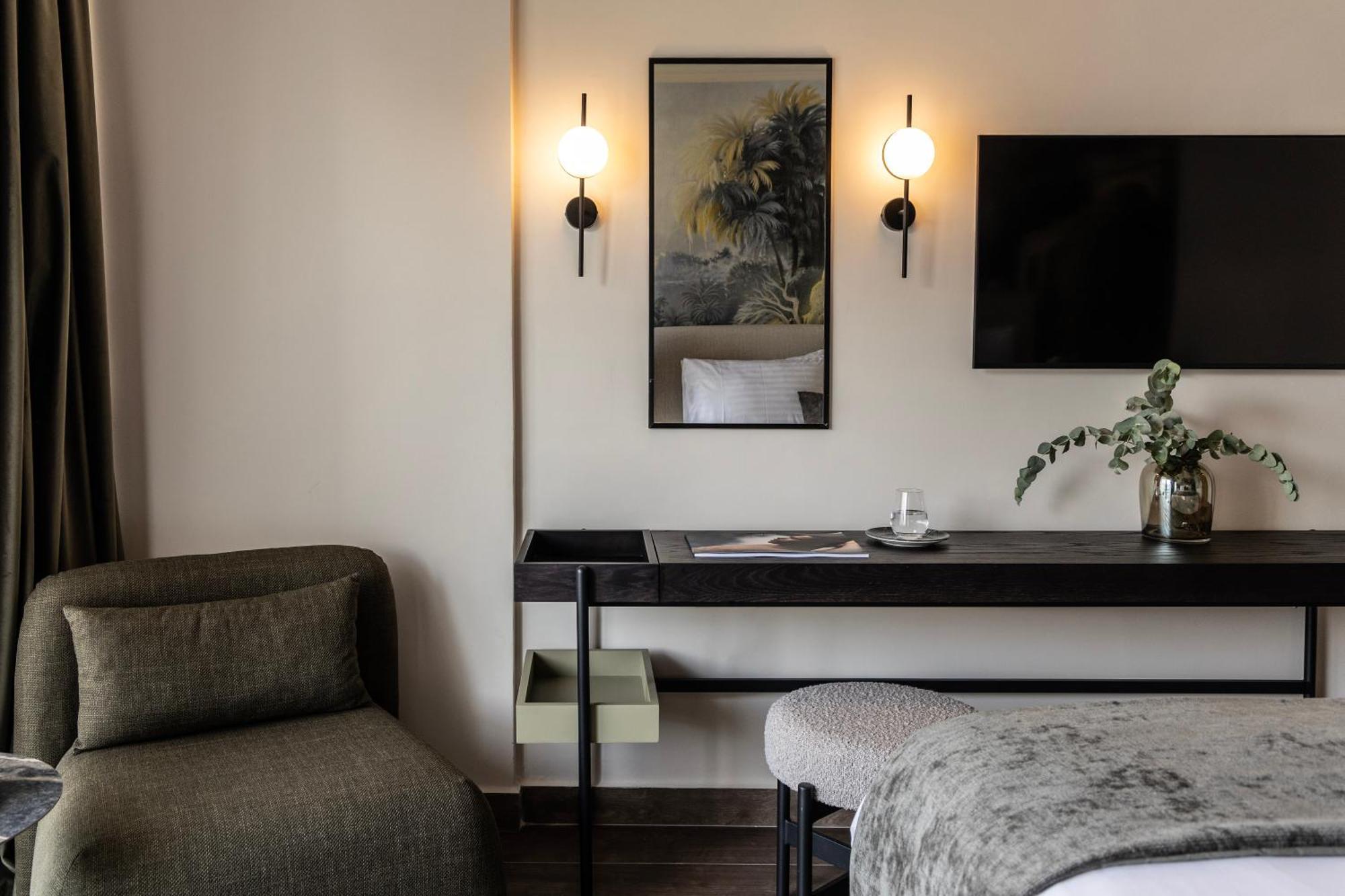 Cali & Designed For Adults By Louis Hotel 5*