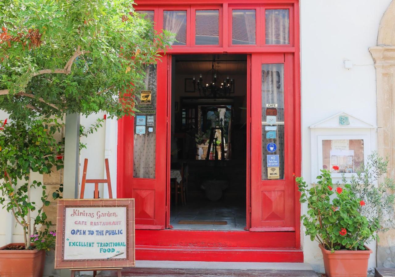 Kiniras Traditional & Restaurant Hotel