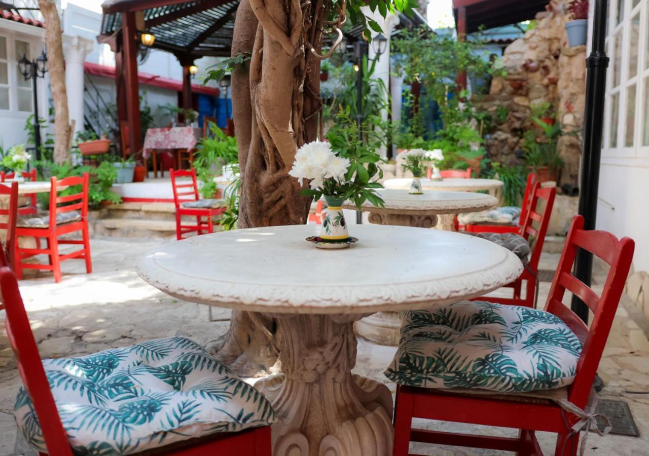 Hotel Kiniras Traditional & Restaurant