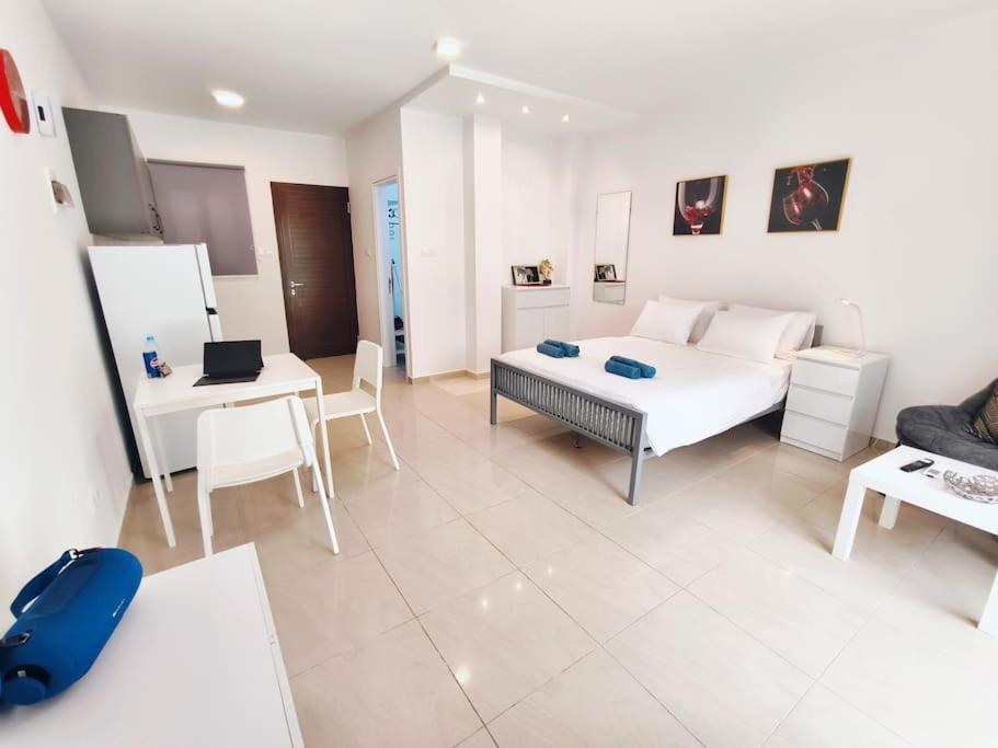Cozy Near Harbor District 200 Mbits Xbox X Apartment *