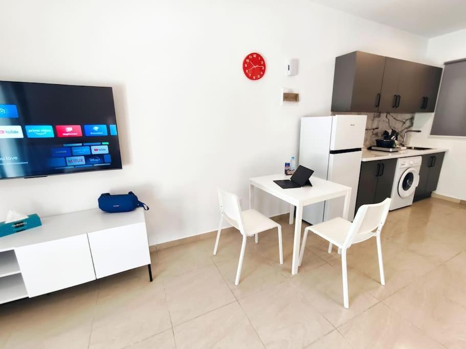 Cozy Near Harbor District 200 Mbits Xbox X Apartment