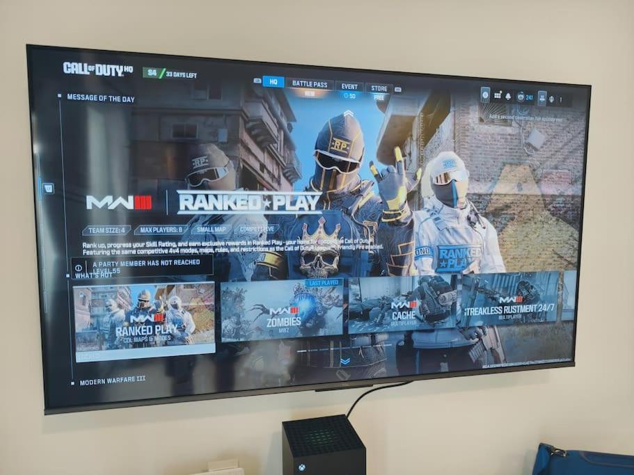 Cozy Near Harbor District 200 Mbits Xbox X Apartment