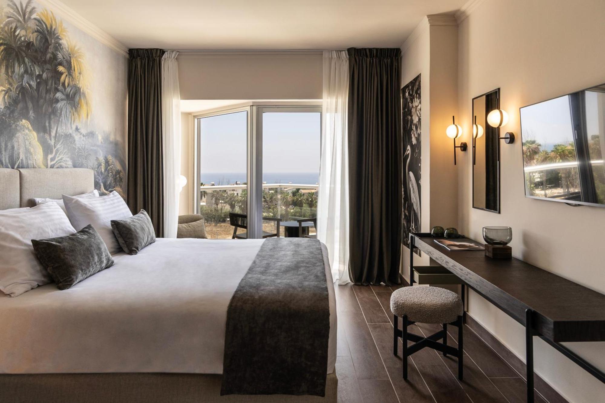 Cali & Designed For Adults By Louis 5*