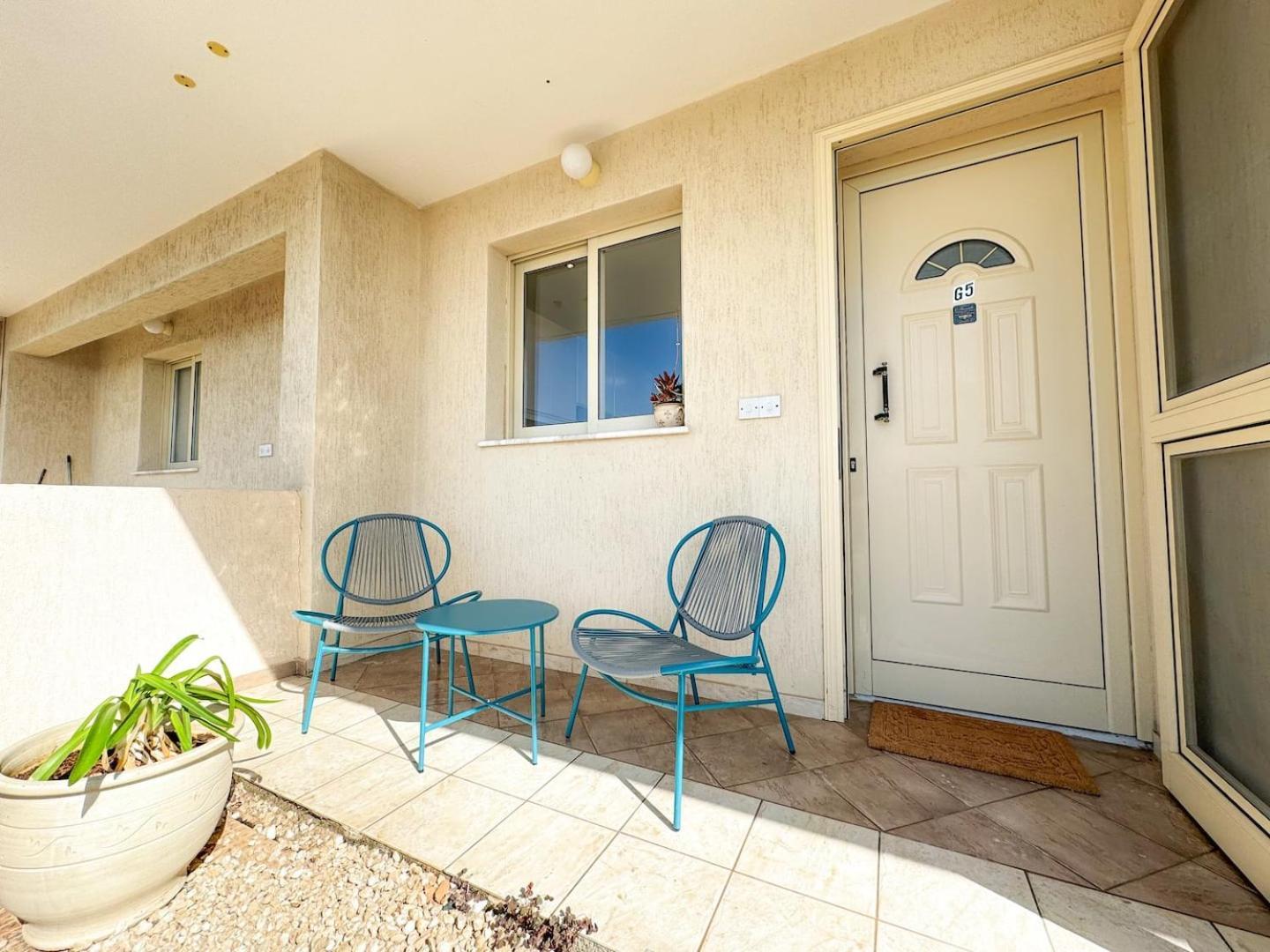 Royal-seacrest Oasis, Pool-side Apartment Paphos