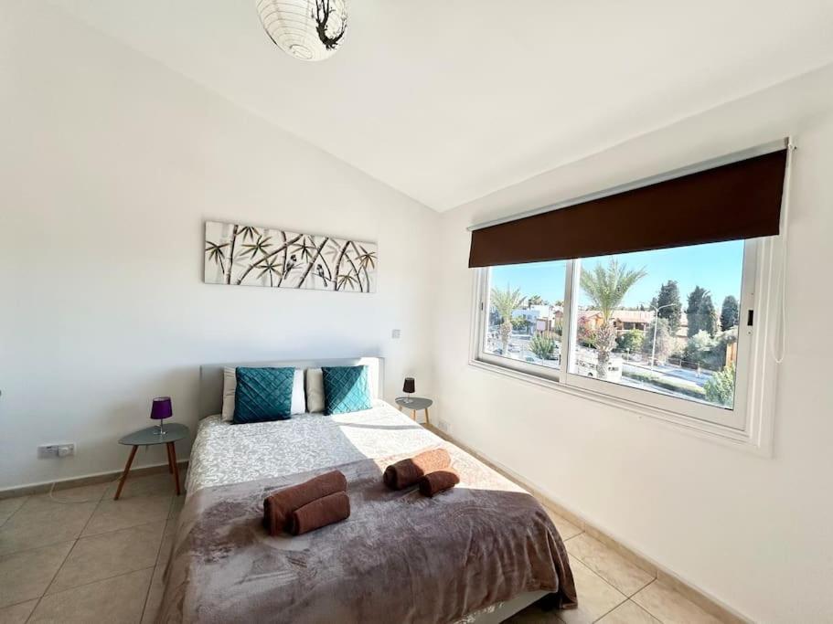 Sun Julz - Queens Gardens Paphos