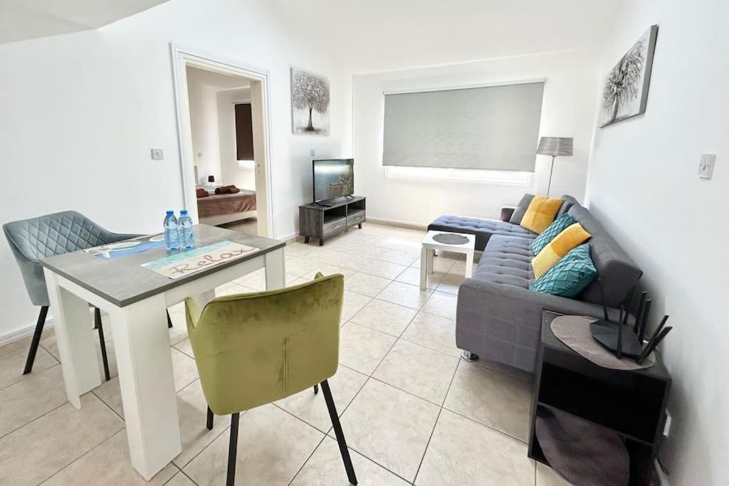 Sun Julz - Queens Gardens Apartment *
