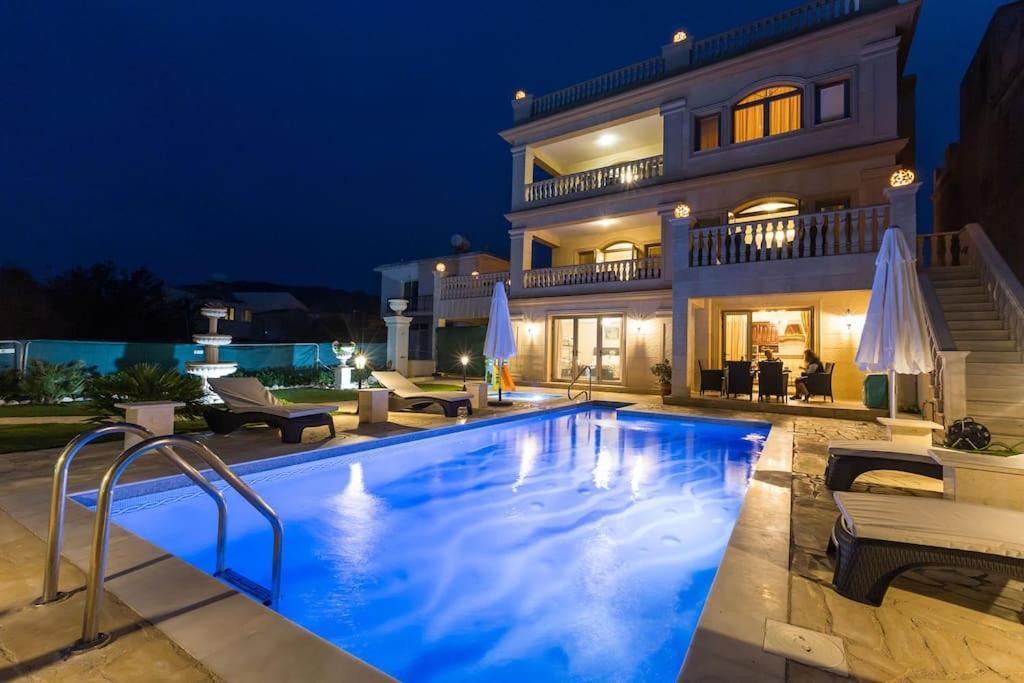 Luksuzna Vila Ob Plazi Z Bazenom Villa