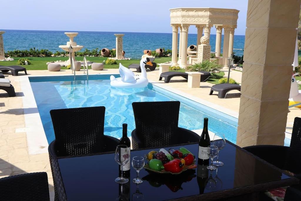 Luksuzna Vila Ob Plazi Z Bazenom Paphos