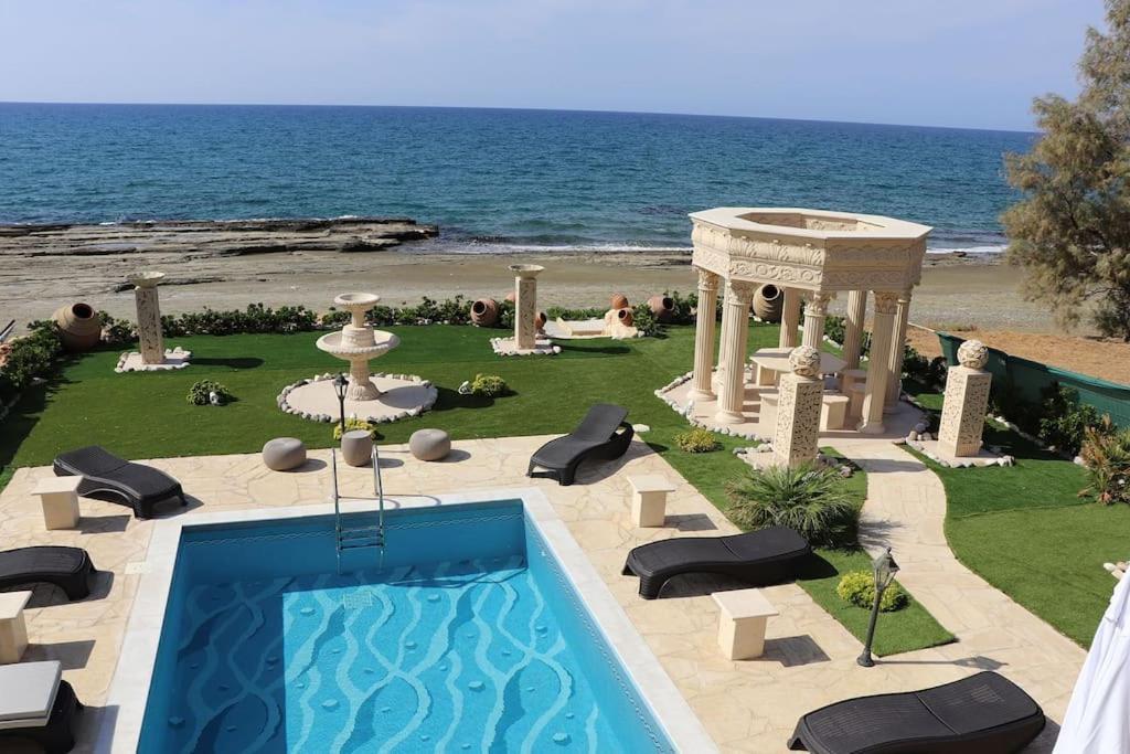 Luksuzna Vila Ob Plazi Z Bazenom * Paphos