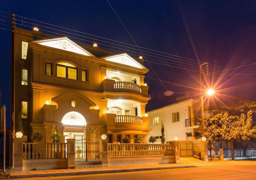 Luksuzna Vila Ob Plazi Z Bazenom Paphos
