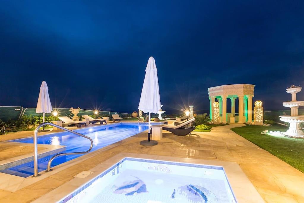 Luksuzna Vila Ob Plazi Z Bazenom