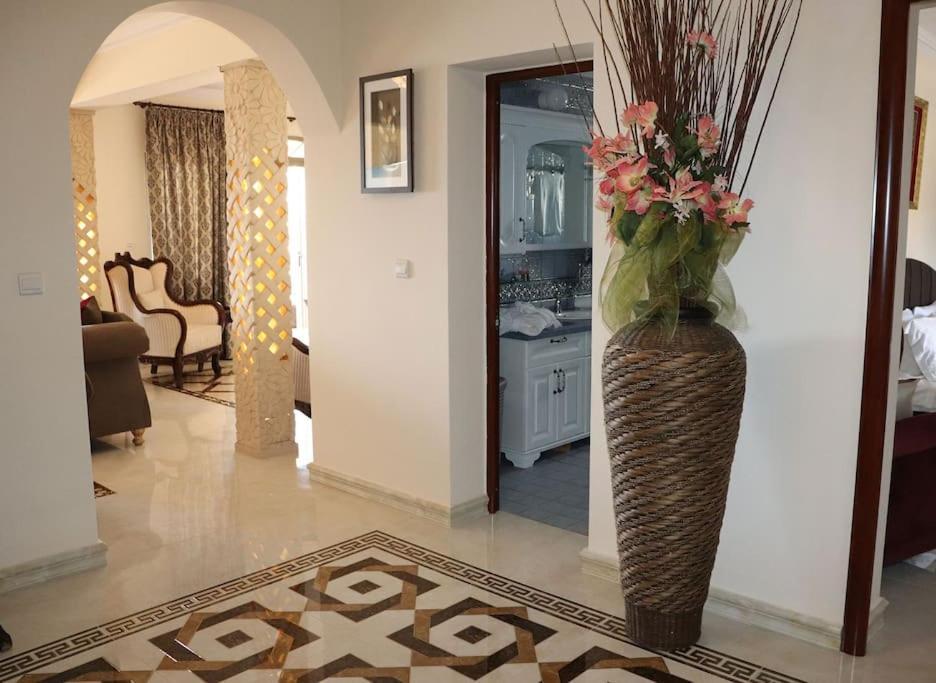 Luksuzna Vila Ob Plazi Z Bazenom * Paphos