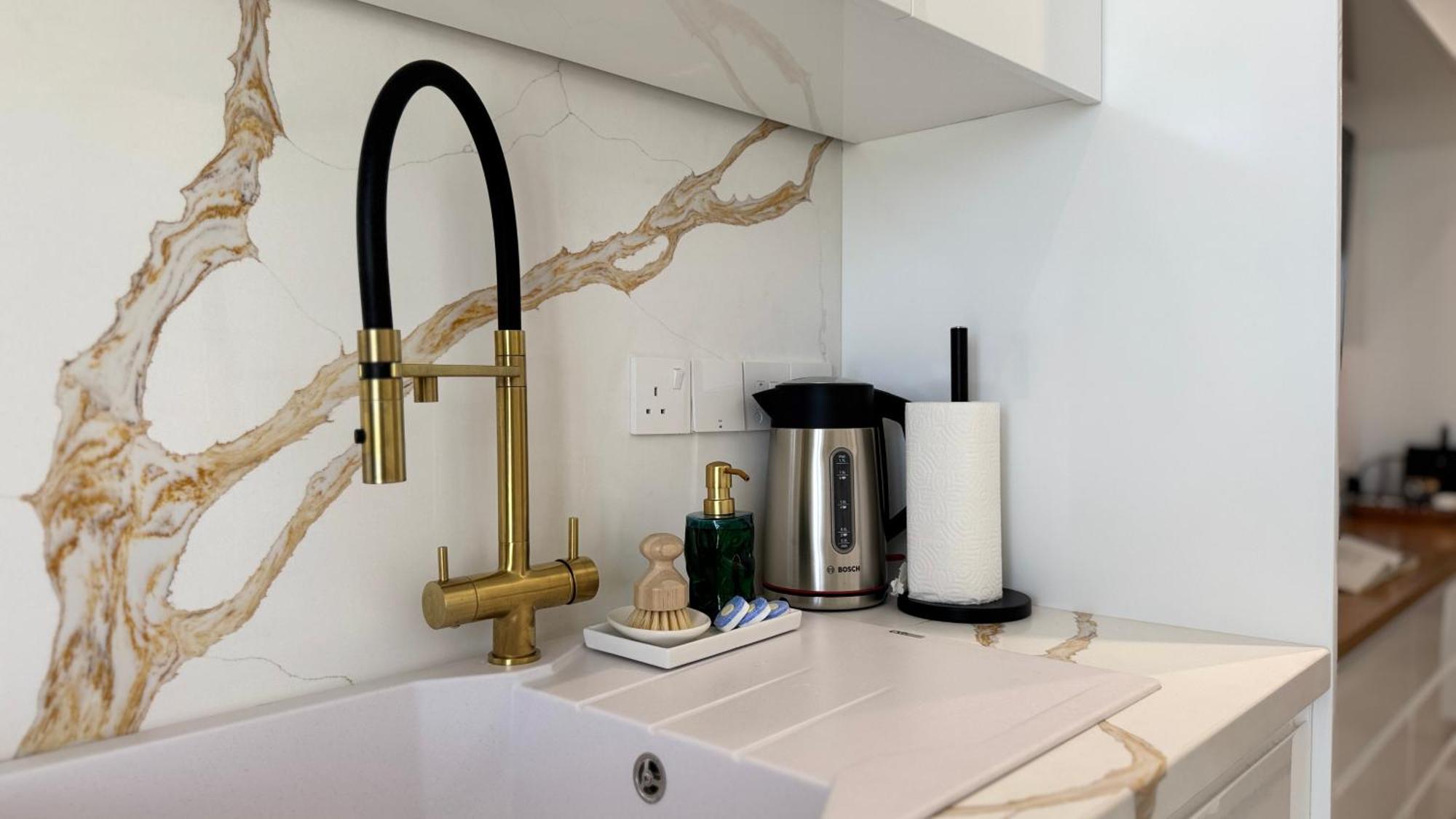 The Ocean - Luxury At The Harbor Apartment