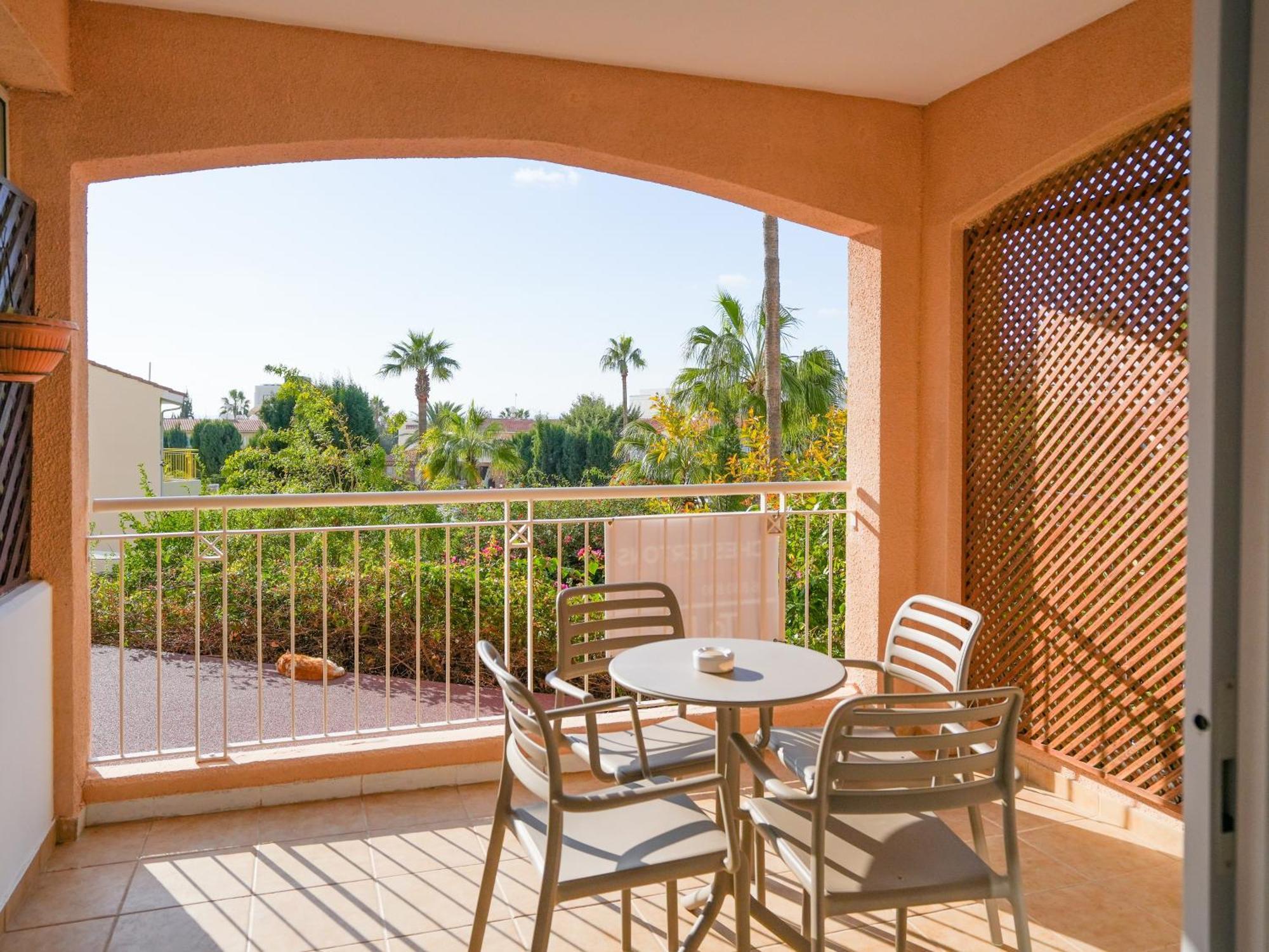 Resitour - Regina Gardens Apartment Paphos