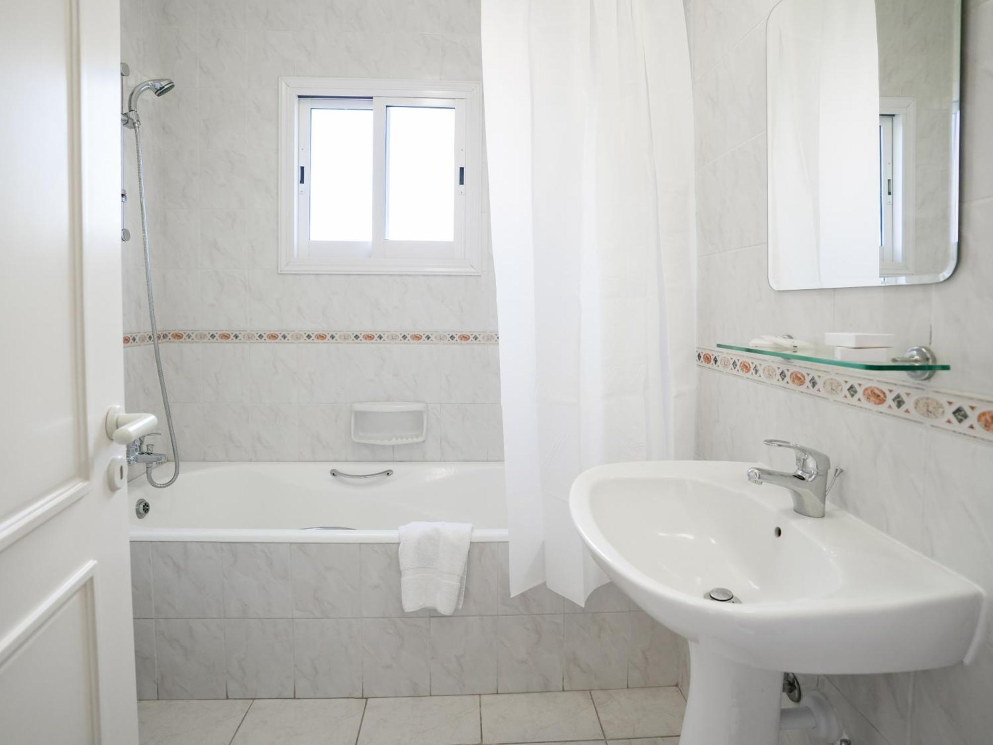 Resitour - Regina Gardens Apartment *