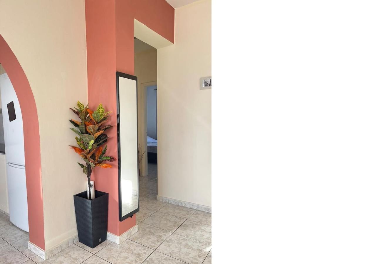 Apartment With A Luxurious Location Near The Sea