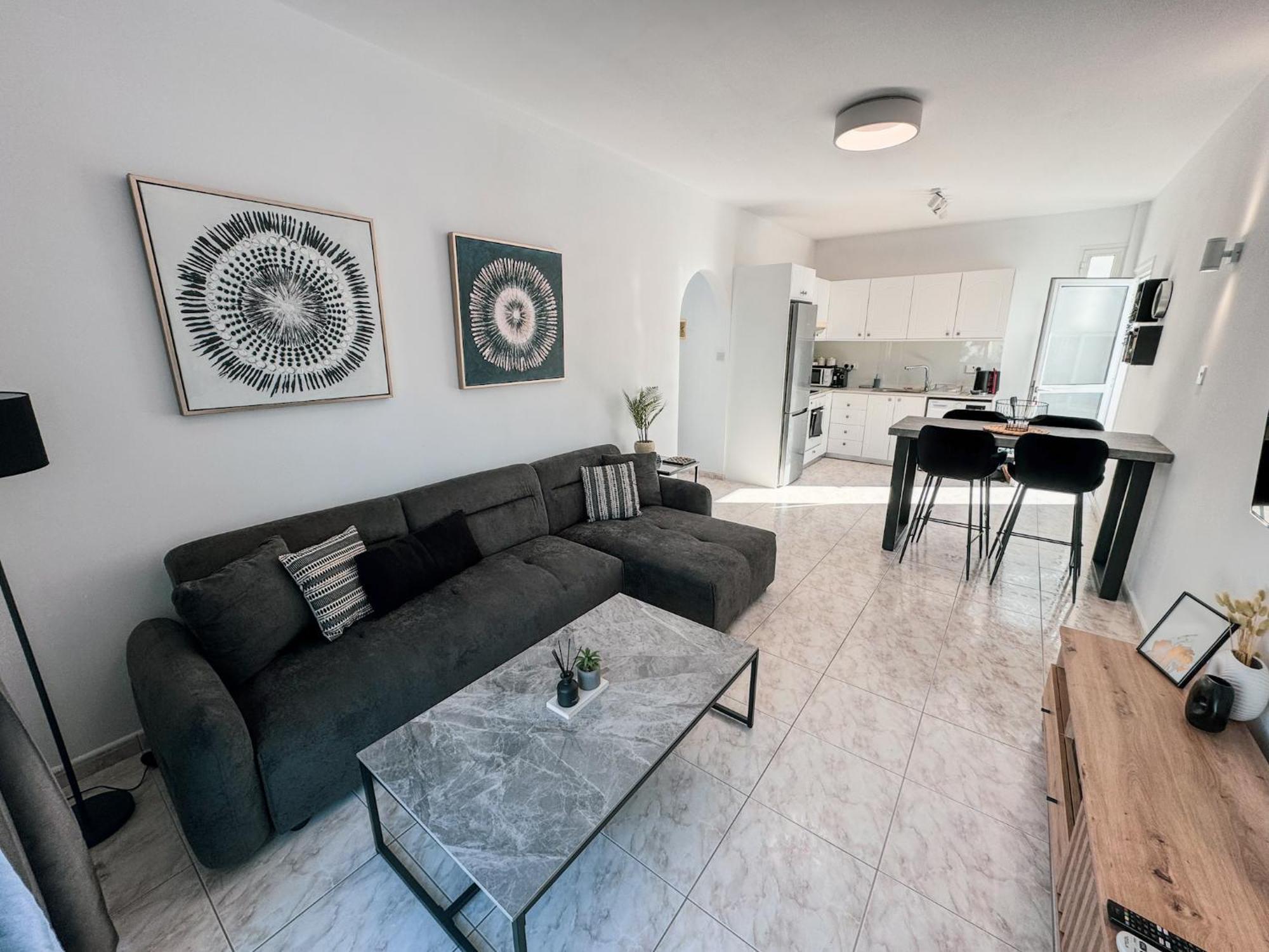 Lavi's Haven 2b, Paphos, Pool Apartment *