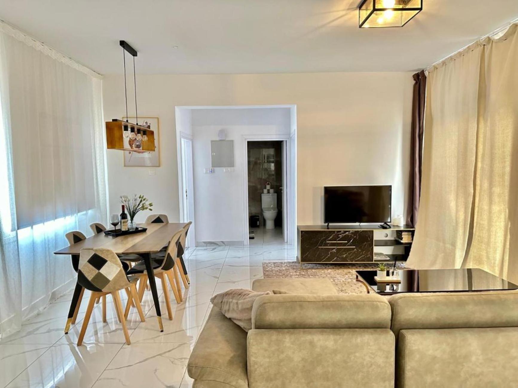 H&o Boulevard Breeze Apartment!