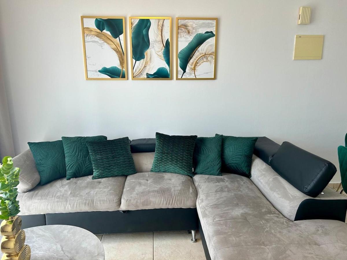 Emerald Sea View Apartment *