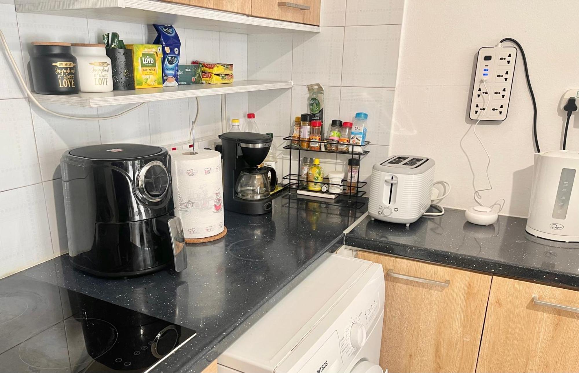 Apartment Ibiscus Apt With Pool, Walk To Beach, Harbour,Kato Paphos