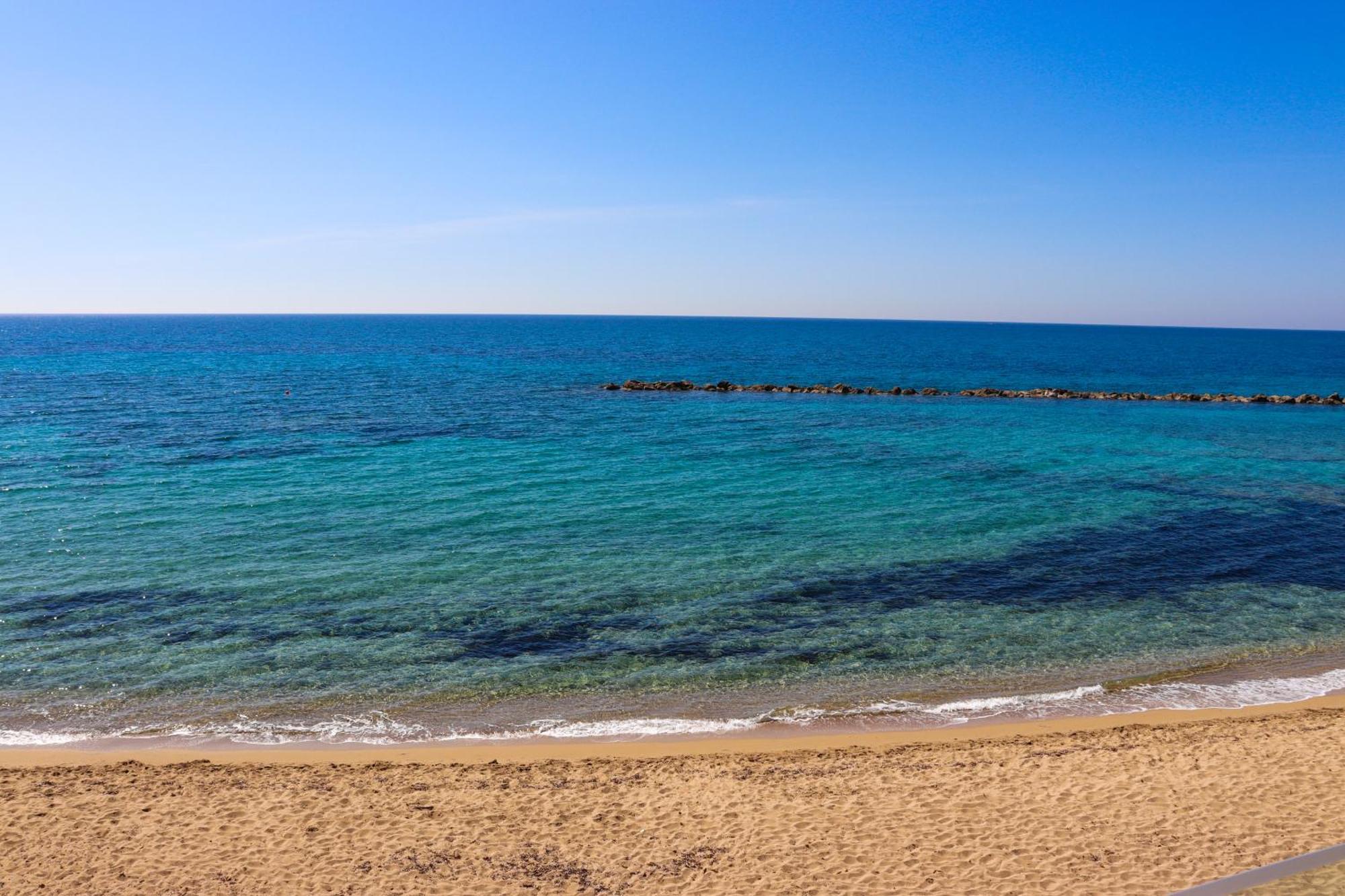 Horizon Gateway 1b, Paphos, Pool