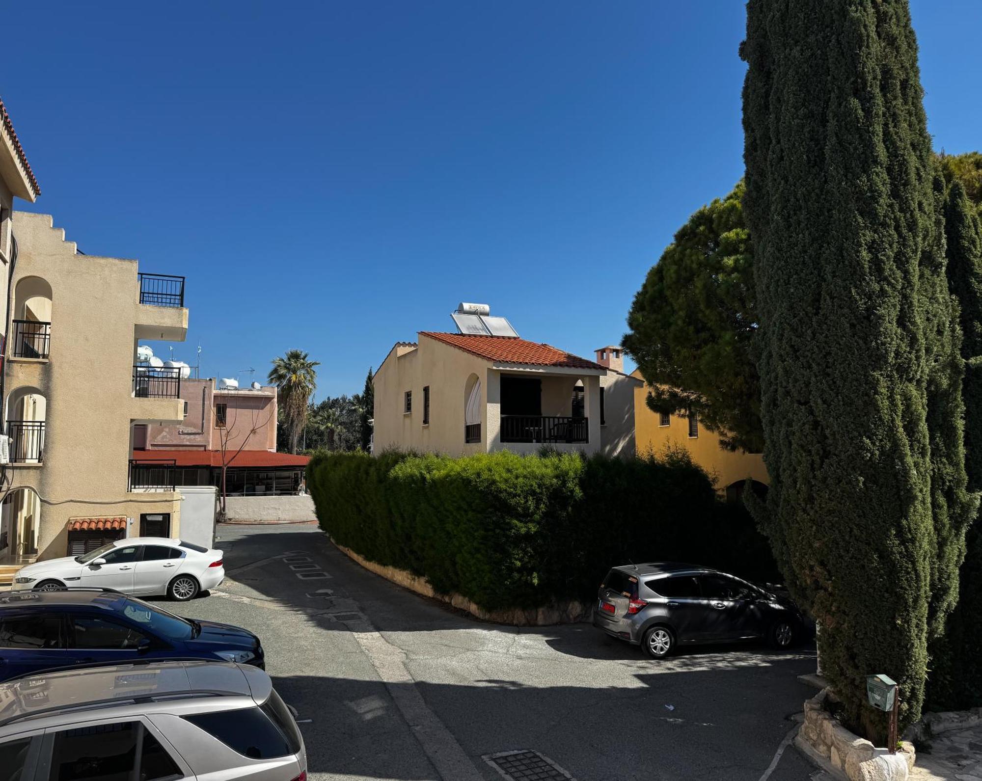 Horizon Gateway 1b, Paphos, Pool Apartment