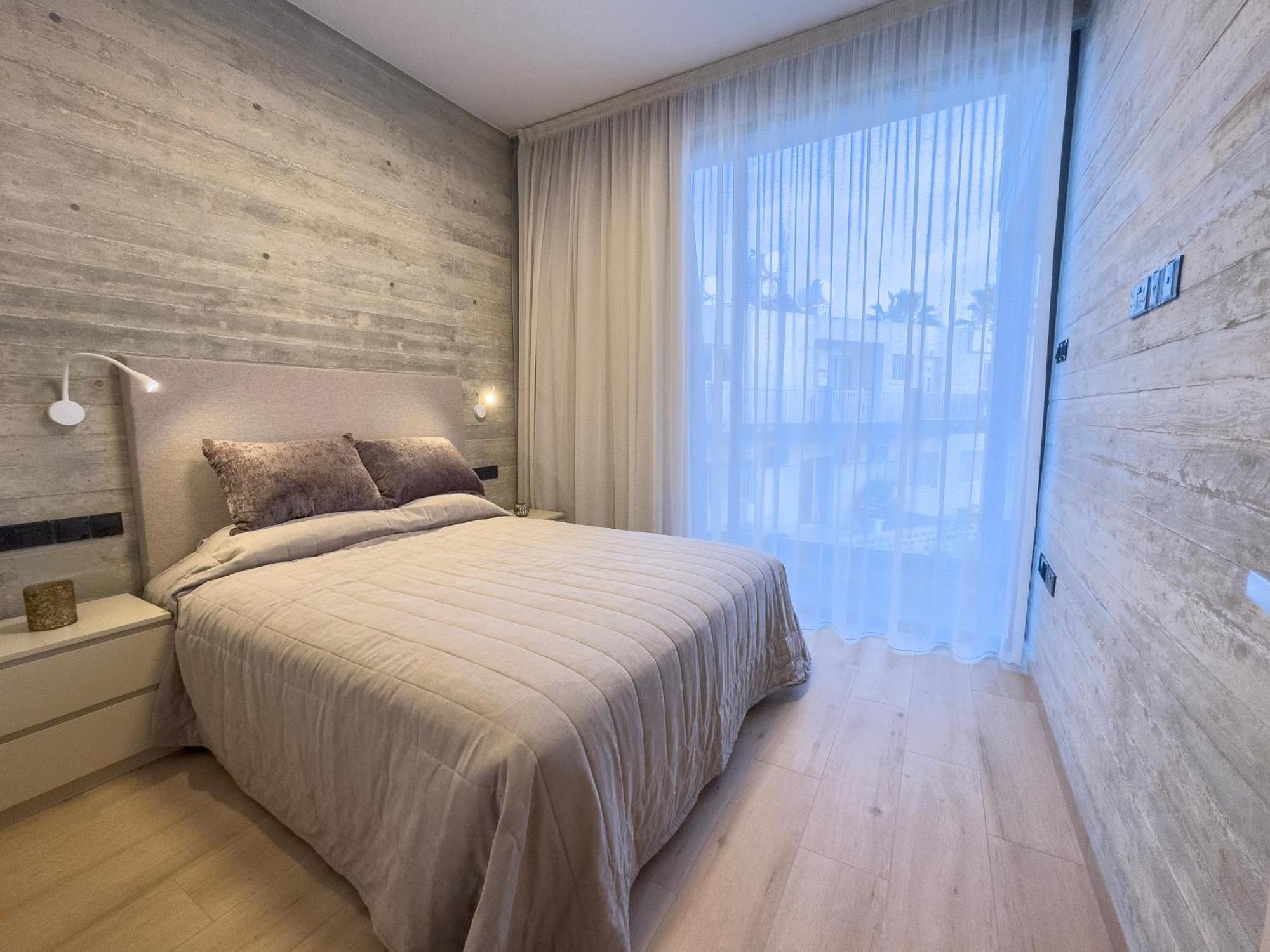 Malberry Park 104 - Modern 2 Bedroom With Pool, Gym, Jaccuzi Apartment *