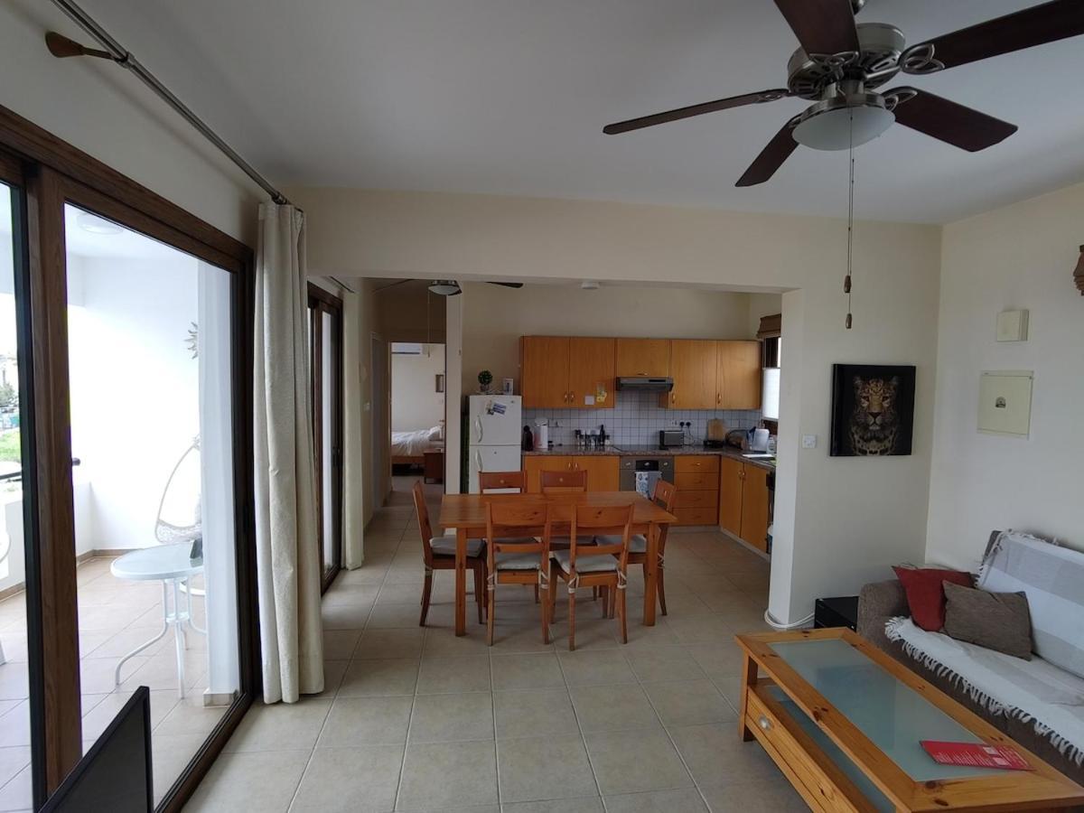 Othello With Pool, Balcony, Rooftop & 800 M To Sandy On Foot Apartamento Paphos